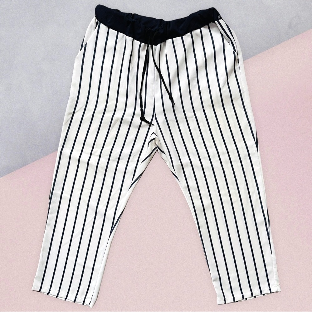 Beautiful capri pants 💙🤍✨